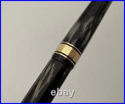 Extremely Rare Omas Gentlemen Black & Grey Celluloid Fountain Pen 14K Gold Nib Extremely Rare Omas Gentlemen Black & Grey Celluloid Fountain Pen 14K Gold Nib