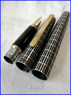RARE 1978 PILOT Vintage Fountain Pen 18K Gold Nib-Fine Check Pattern H278