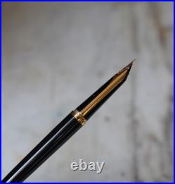 Rare Fountain Pen Waterman CF Black Lacquer Solid 18 Carat Gold Nib Fine