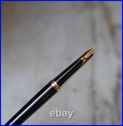 Rare Fountain Pen Waterman CF Black Lacquer Solid 18 Carat Gold Nib Fine