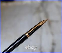 Rare Fountain Pen Waterman CF Black Lacquer Solid 18 Carat Gold Nib Fine