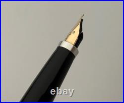 Rare Vintage Parker 35 Vintage Silver Plated Fountain Pen 18K Gold Nib