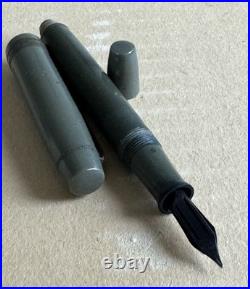 Rare vintage Green Big Ben Fountain Pen original 14 carat gold nib